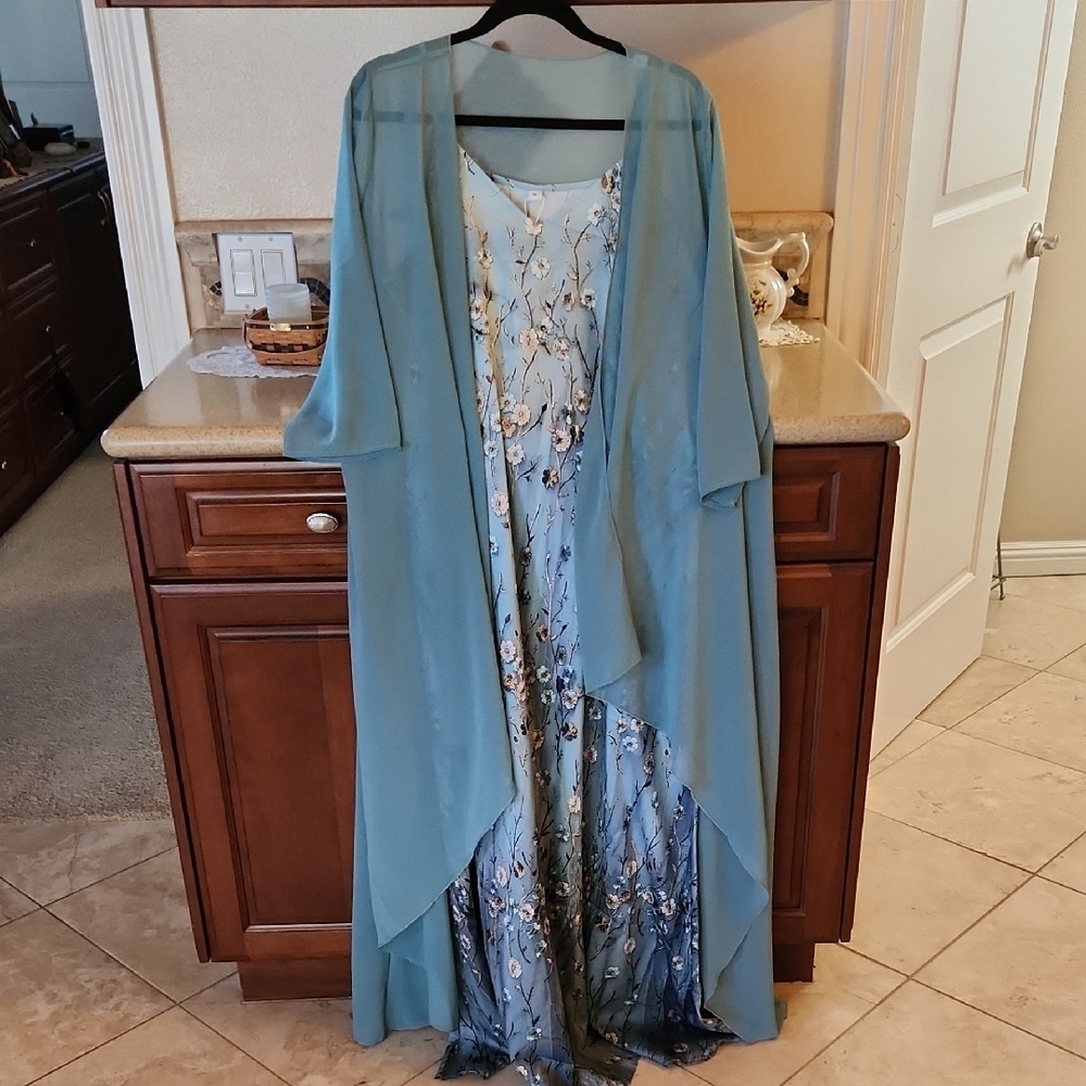 Elegant Green Floral Dress with Sheer Overlay